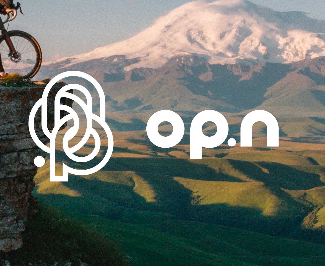 Logo de l'entreprise OP.n blanc sur photographie couleur de paysage montagneux, réalisé par ÈS.B Studio.
